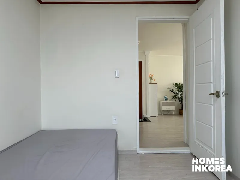 [Seodaemun, Seoul][Seoul Mapo] 7-minute walk from Hongik Univ. Station, three-room 6