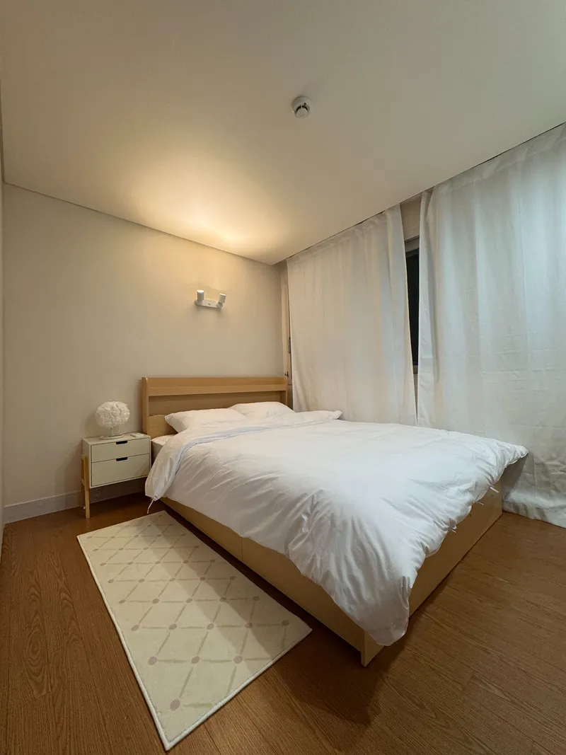 [Gangnam, Seoul] 3-minute walk from Yeoksam Station, wood-tone interior two-room 3