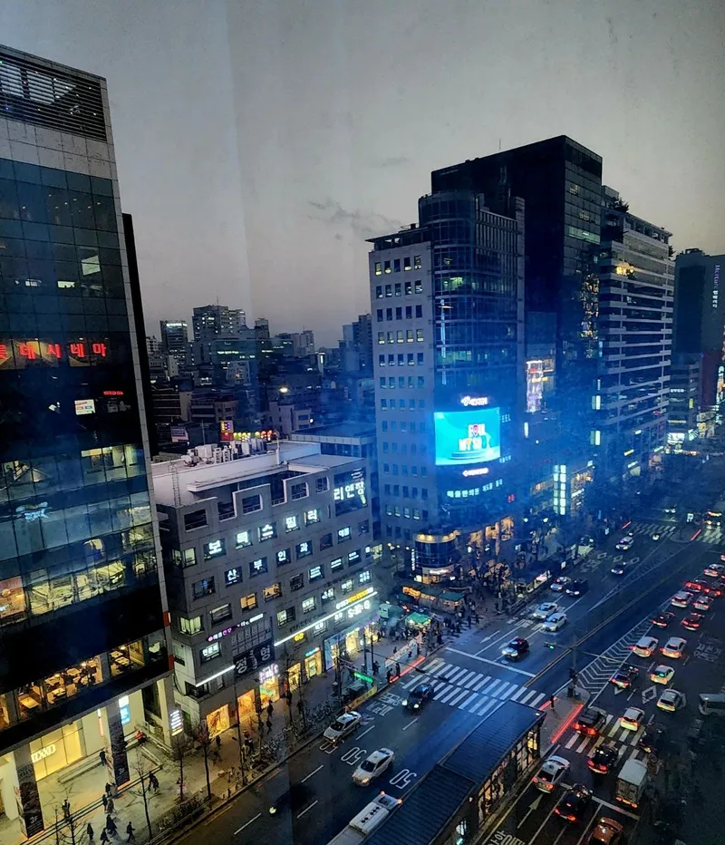 [서울 마포] 홍대입구역 초역세권 고층뷰로 깨끗한 숙소 8