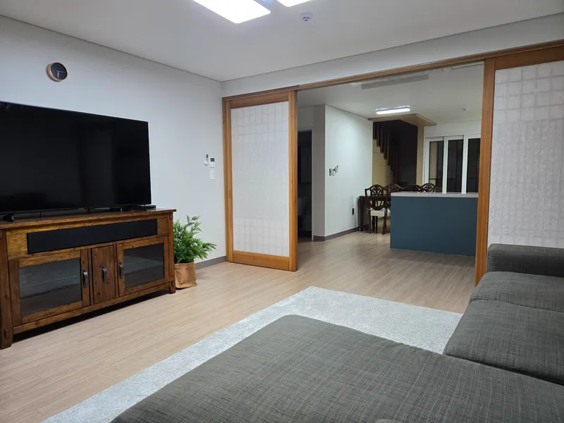 [Daejeong, Seogwipo] English Education City/Gu-eok-ri Hanok-style Interior 32-pyeong Two-Room Apartment 23