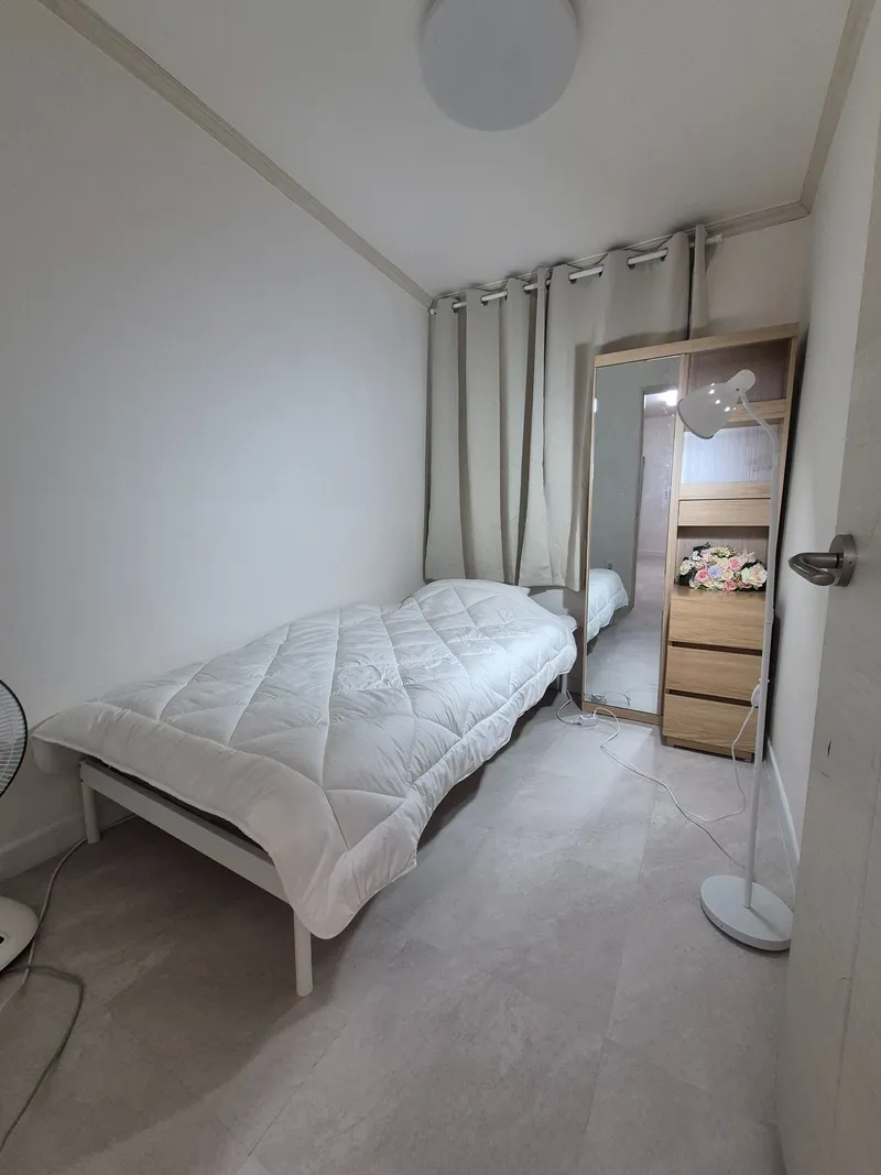 [Mapo, Seoul] Three-room apartment for a large family in the immediate vicinity of Sinchon Station 8