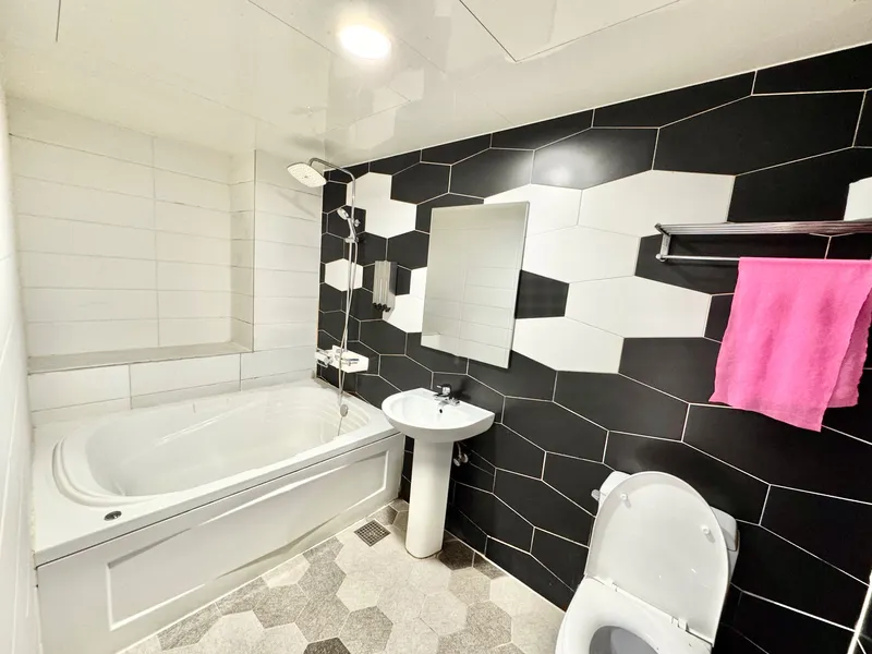 [Suwon][Suwon Yeongtong] 5 min walk from Yeongtong Station/Netflix/Separate one room/Cleaning available/Room 702 5
