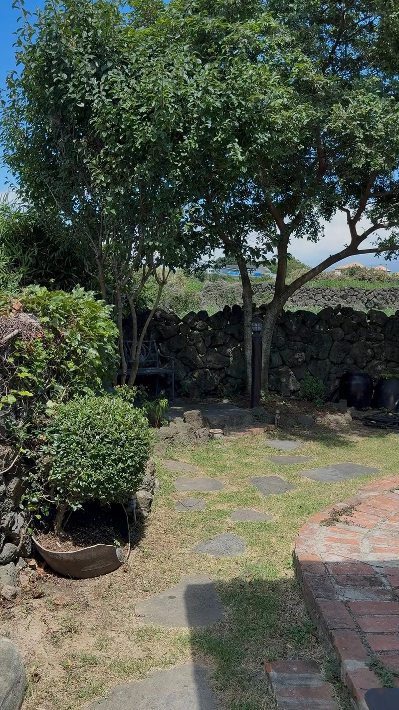 [Hangyeong, Jeju] "A Healing, Emotional Private House Where Time Stops" (Stone Wall Garden, Barbecue, Fireplace) 25