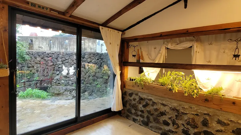 [Hangyeong, Jeju] "A Healing, Emotional Private House Where Time Stops" (Stone Wall Garden, Barbecue, Fireplace) 14