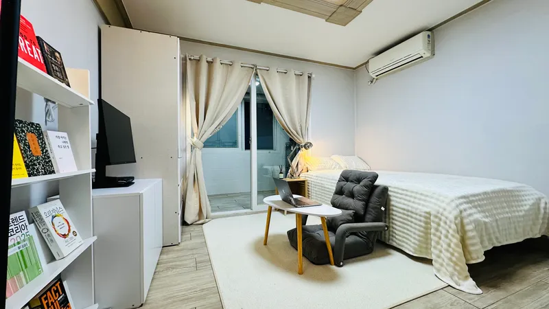 [Jung-gu, Busan] Women-only studio apartment with separate kitchen, 10 minutes from Busan Station and 3 minutes from Jungang Station. 2