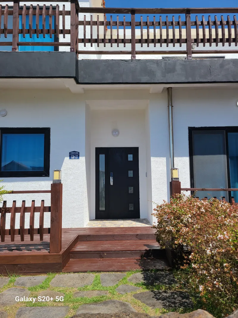 [Andeok, Seogwipo] Ocean view, 2nd floor, detached house next to Sanbangsan Tancheon Hot Springs 25