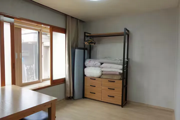 [Hallim, Jeju] Stone Wall House S with a lawn yard and stone wall 5