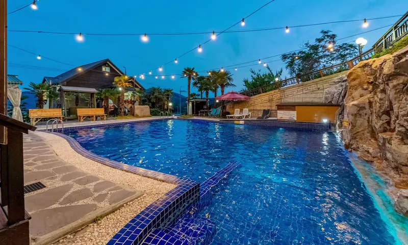 [Geoje] A resort pension on Gajodo Island, located midway between Geoje and Tongyeong. 12