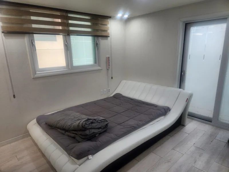 [Seo-gu, Daejeon] Ceiling fan, sun lamp, dryer, large TV, queen bed #PetFriendly 3