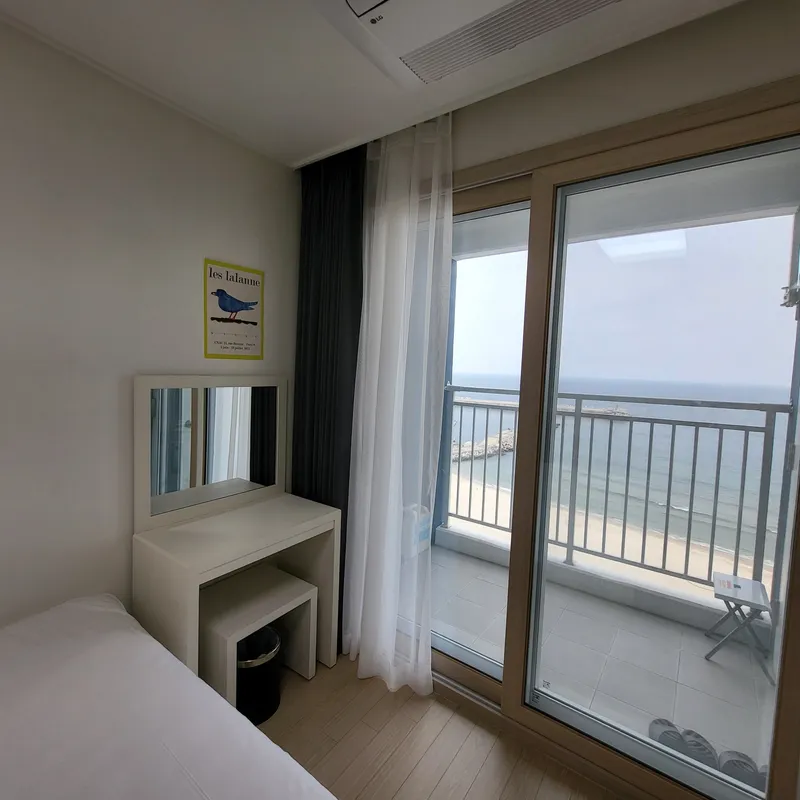 [Yangyang] E7-10/1. High-rise ocean view. Full options. Bed sunrise. Close to Yangridan-gil. OTT available. 4