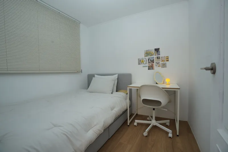 [Jongno, Seoul] #5 min walk from Hyehwa Station #Recently remodeled #3 rooms + 1 bathroom #Beam projector cinema 17