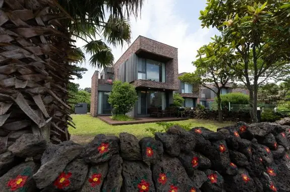 Seogwipo/Seongsan workation & forest retreat & with a yard Entire House 3BR & sleeps 8 Premium Private Villa with BBQ, Pet-Friendly Accommodation Cover Photo