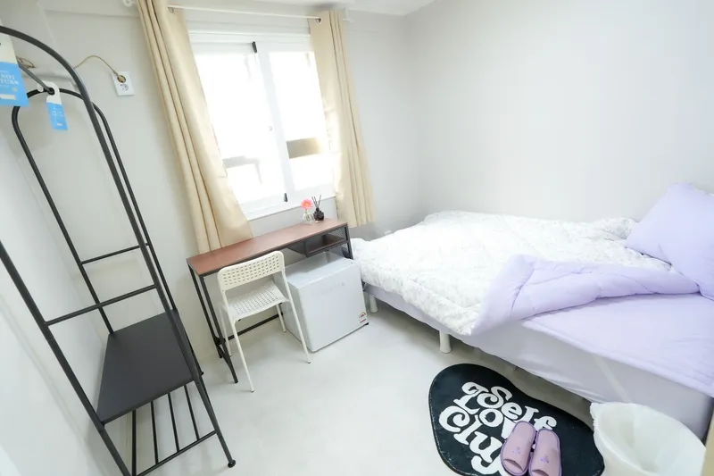 [Anyang] Room 302, a stylish accommodation near Anyang Station 2