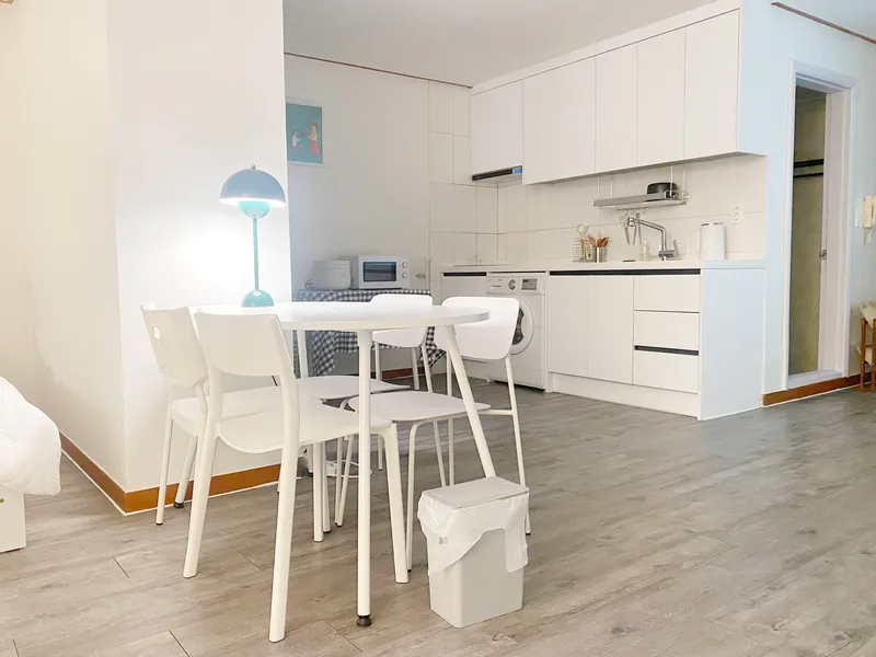 [Anyang] 2 seconds from Indeokwon Station / 2 queen beds / 4 people / Gwacheon Pyeongchon / Pets allowed 9
