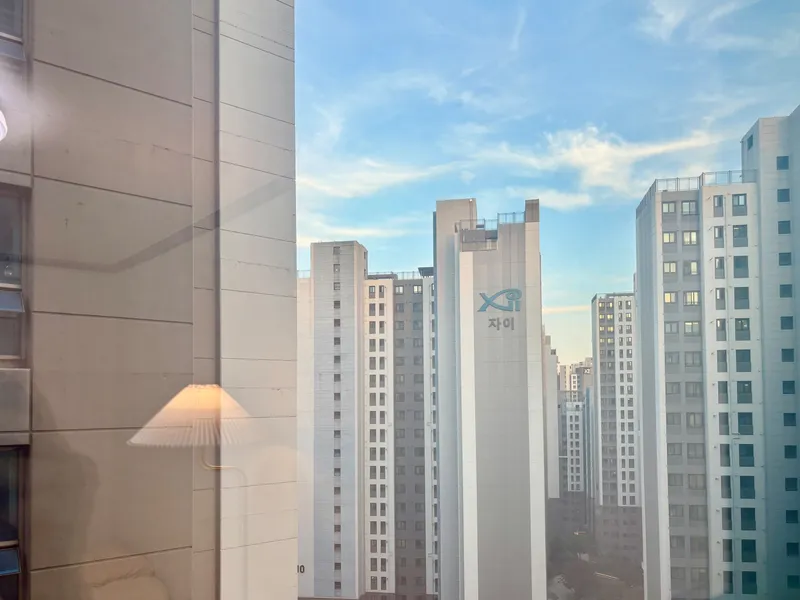 [Mapo, Seoul] Fully furnished officetel 30 seconds walk from Ewha Womans University Station 6