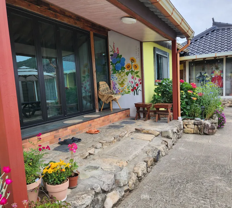 [Namhae] 141 pyeong independent Korean house with beautiful rafters, 5 minutes walk from German Village & the sea 41