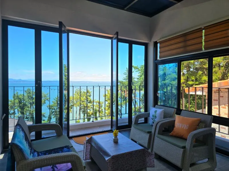 [Namhae] A place where you can take in the red sunset sky and blue sea at a glance 23
