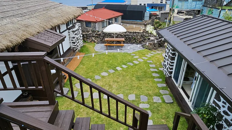 [Hallim, Jeju] Guideok Ocean View Jacuzzi Jeju Stone Wall Thatched House 30