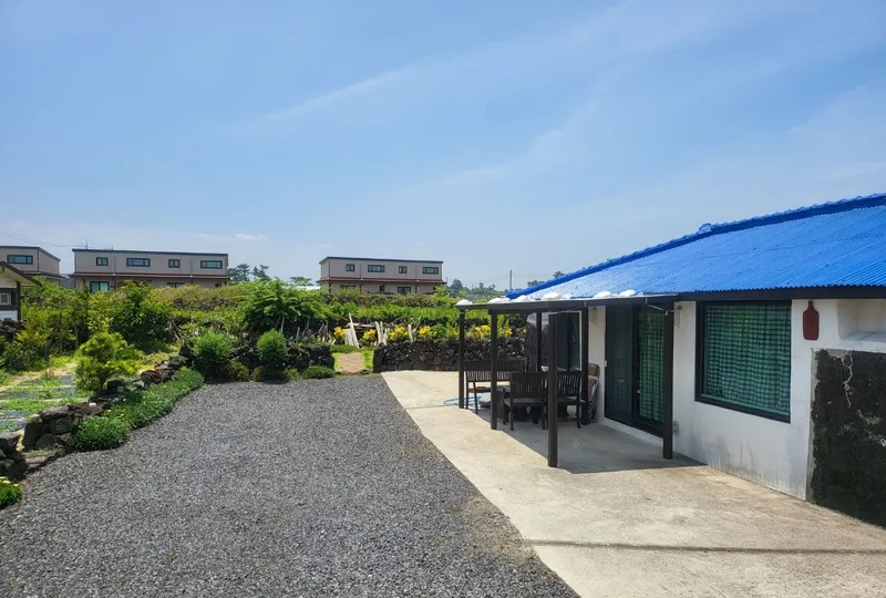[Gujwa, Jeju] Woljeong Olle-gil Farmhouse #Wide Yard #Camping #5 Minutes to the Beach #Stone Wall #Parking Lot 18