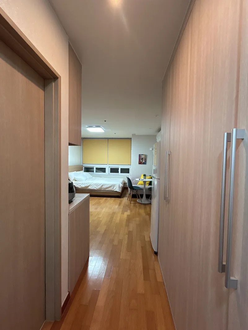 [Seodaemun, Seoul] 2 minutes from Sinchon Station/Ewha Womans University, spacious room with full amenities, city view 11