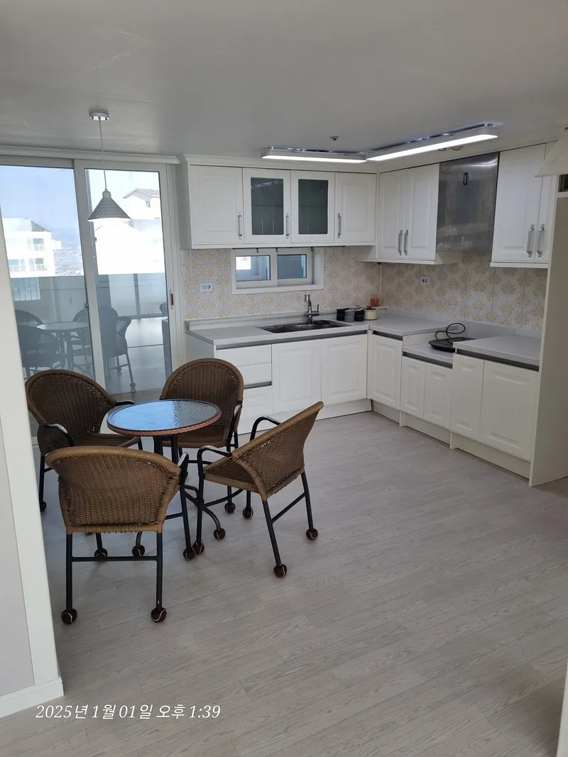 [Anseong] 3 rooms, 5 minutes away from Jungri-dong Industrial Complex, with bed/sofa/dining table. Business travelers 9