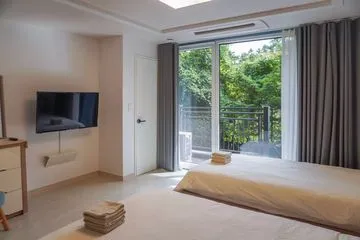 [제주 조천] 더블 트윈룸. 숲내음 가득한 마을의 쾌적한 숙소 2