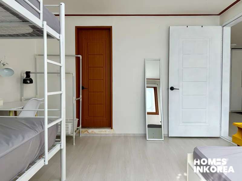 [Seodaemun, Seoul][Seoul Mapo] 7-minute walk from Hongik Univ. Station, three-room 3