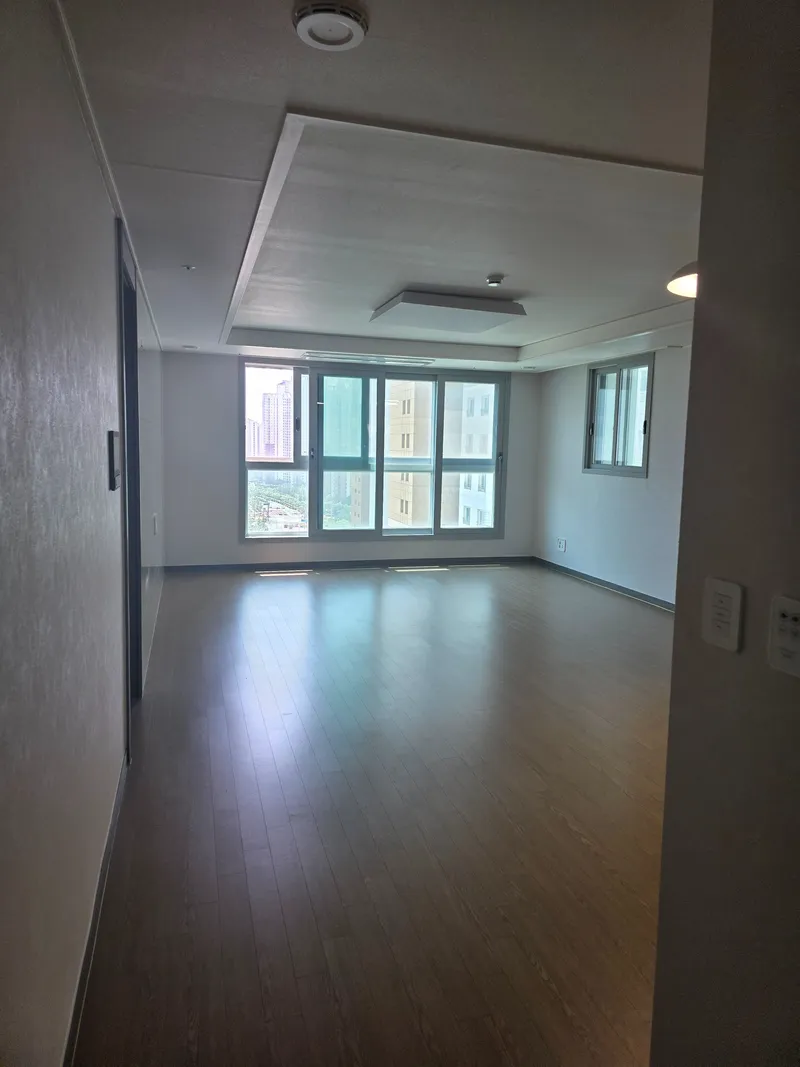 [Yeonsu, Incheon] 10-person ocean view full air conditioning 35 pyeong newly built 4-room apt 39