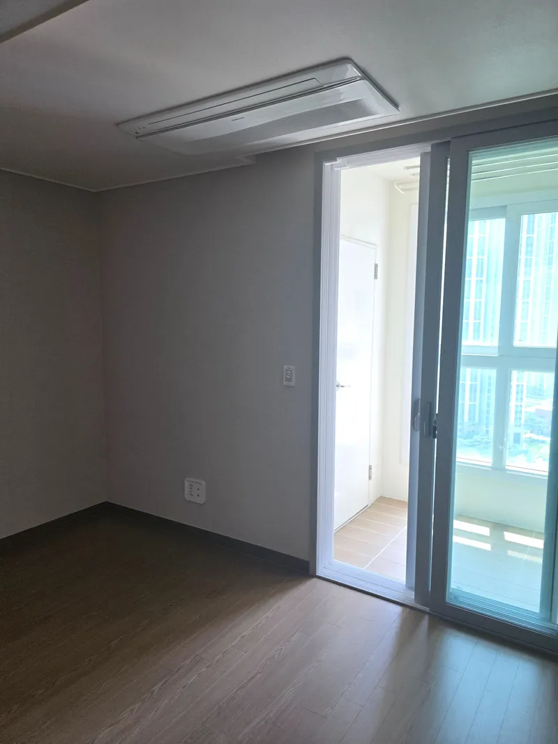 [Yeonsu, Incheon] 10-person ocean view full air conditioning 35 pyeong newly built 4-room apt 9