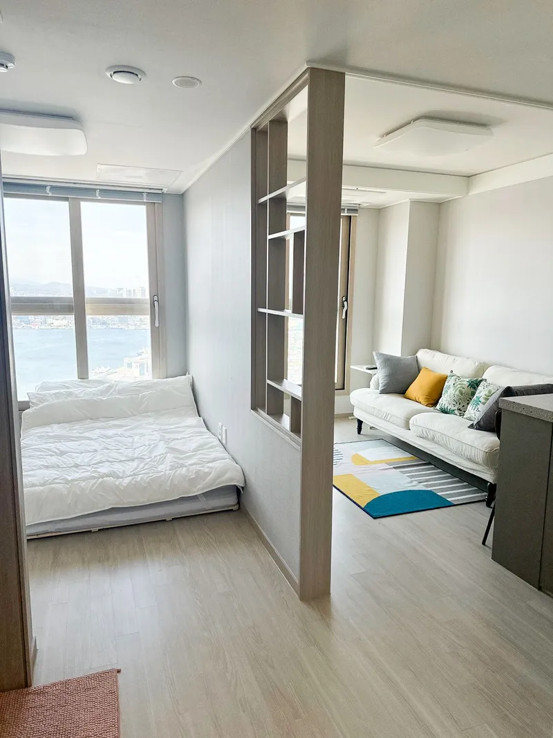 [Sokcho] 5 minutes from the beach #lake view #ocean view #2 minutes from E-mart #comfortable accommodation #top floor #friendly 2