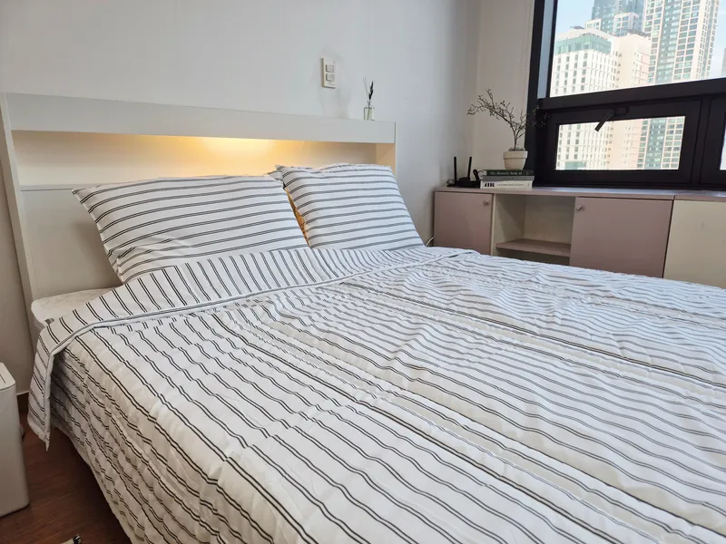 [Yeongdeungpo, Seoul] 2-minute walk from Yeouido Saetgang Station / Free parking / Fully furnished 3