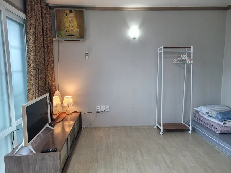 [Aewol, Jeju] 40-pyeong duplex, 3 bedrooms, 2 bathrooms, lawn yard, BBQ, convenience store 10 seconds away 11