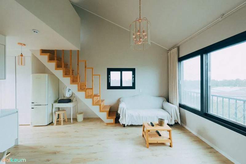 [Jocheon, Jeju] 13-pyeong duplex one-room stay #Tangerine field view #Natural room (utilities included) 13