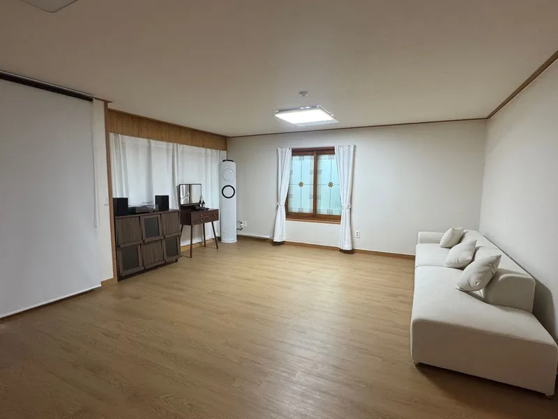 [Beophwan-dong, Seogwipo] 3 rooms (4 queen beds) / Private house / 15 minutes from Ole Market 25