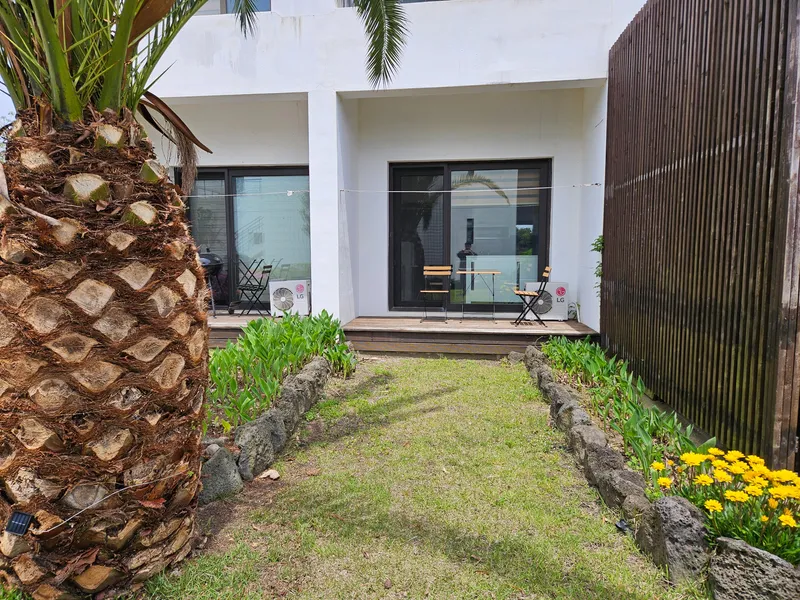 [Seongsan, Seogwipo] One-room house in the countryside with a beautiful garden and terrace, room 102 11