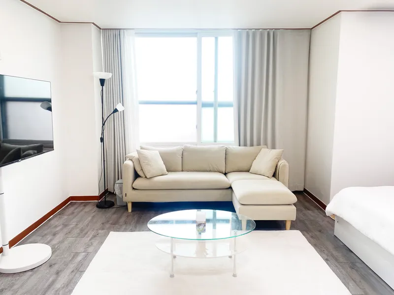 [Anyang] 2 seconds from Indeokwon Station / 2 queen beds / 4 people / Gwacheon Pyeongchon / Pets allowed 8