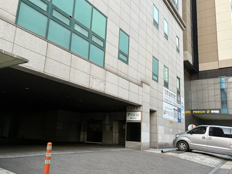 [Mapo, Seoul] Fully furnished officetel 30 seconds walk from Ewha Womans University Station 8