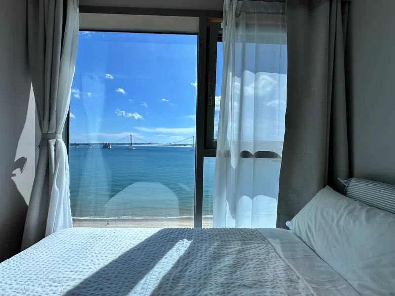 [Suyeong, Busan] A hip, modern accommodation with a full ocean view of Gwangalli Beach. 7