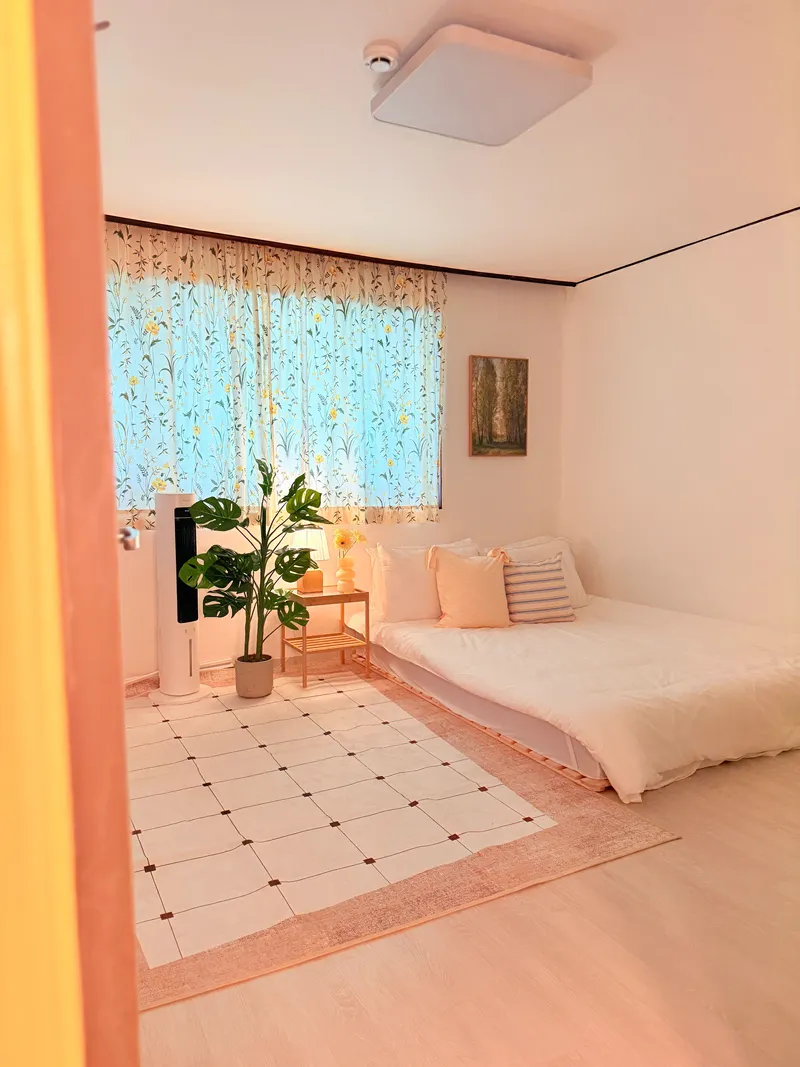 [Guro, Seoul] Fully furnished, white wood-toned two-room apartment, 10 minutes from Gaebong Station 9