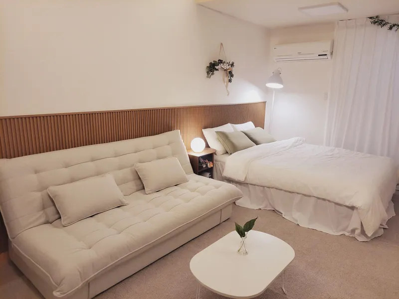 [Busanjin, Busan][Near Seomyeon] Cozy Wood / Cooking Available / High-rise Night View / Bathtub / Jeonpo Cafe Street 13