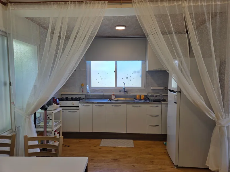 [Pyoseon, Seogwipo] Samseokjip, Sogeummak & Haebi Beach 5 minutes away, convenient transportation, comfortable and safe 7
