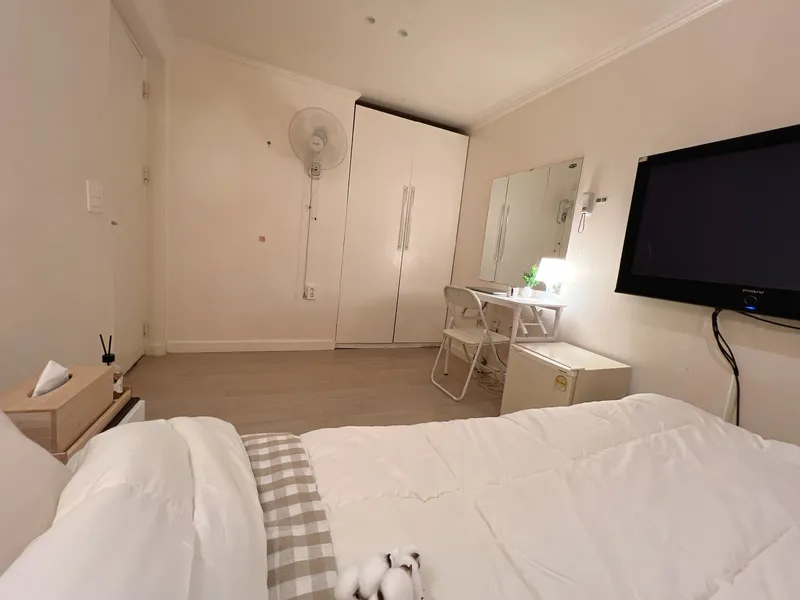 [Bucheon] Spacious and comfortable studio apartment, 3-minute walk from Bucheon Station (Netflix and YouTube available) 3