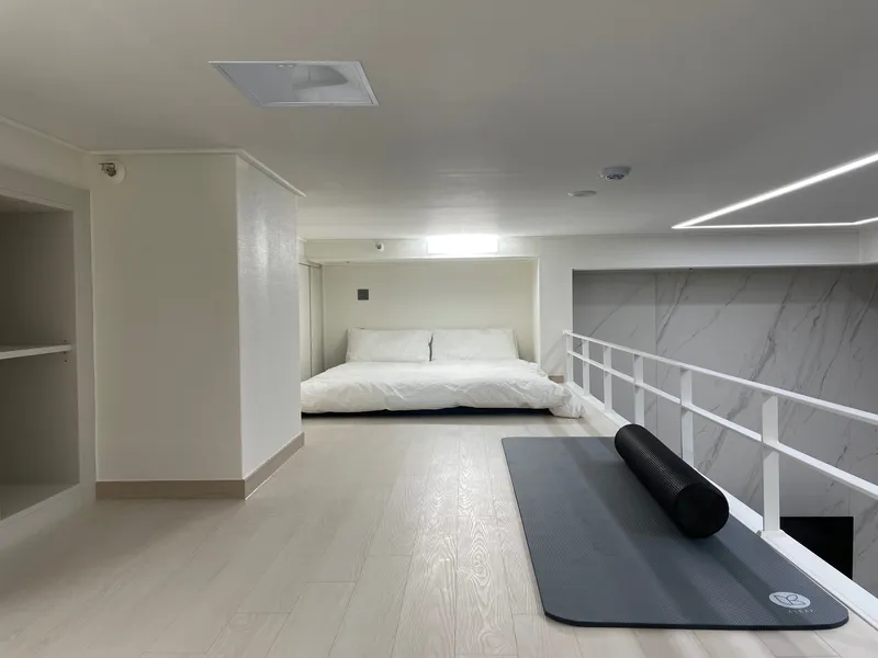 [Jung-gu, Seoul] A two-story, wide, high window with a view of Namsan and Inwangsan, Euljiro and Dongdaemun Station 6