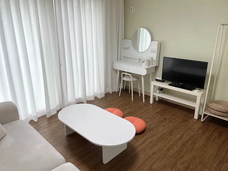 [Aewol, Jeju] Stone wall & grass yard, fully-optioned 1.5 room with cooking facilities (A101) 2