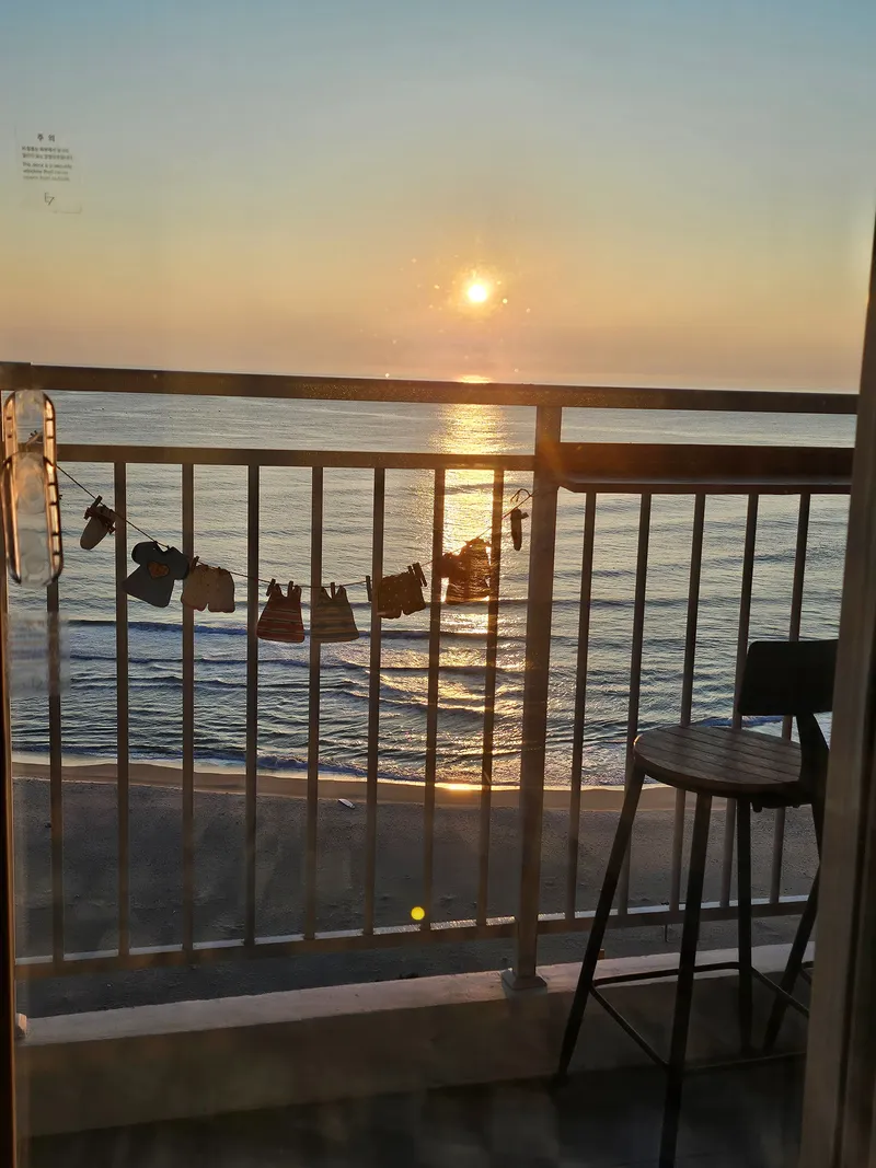 [Yangyang] Front ocean view, 4 people, bed sunrise view, spacious terrace, full options, OTT available 36