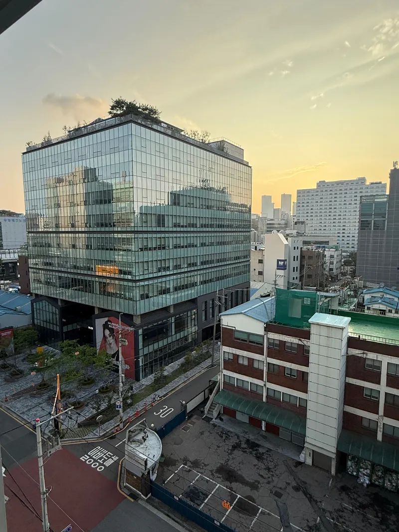 [Seongdong, Seoul] Seongsu Cafe Street Sunset Restaurant, Tongchang View, 1st Floor Convenience Store, Super Convenient, and Emotional Accommodation 11