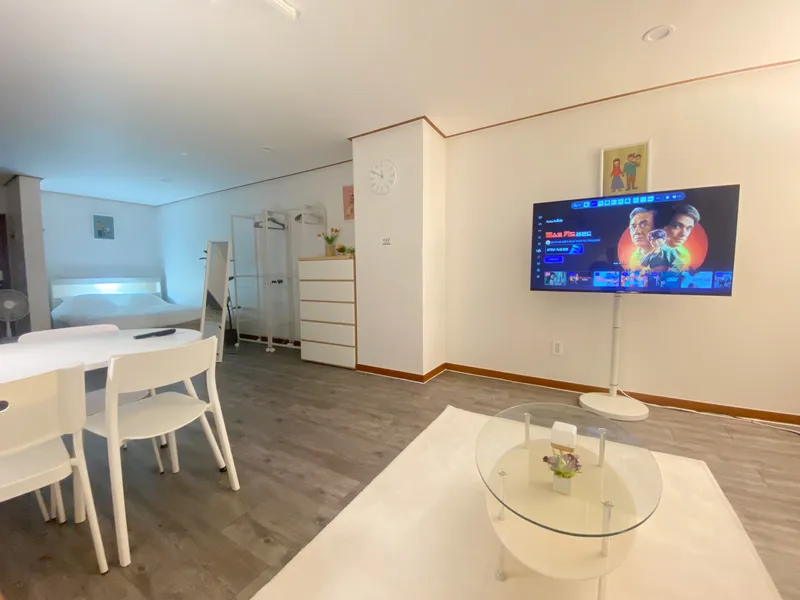 [Anyang] 2 seconds from Indeokwon Station / 2 queen beds / 4 people / Gwacheon Pyeongchon / Pets allowed 11
