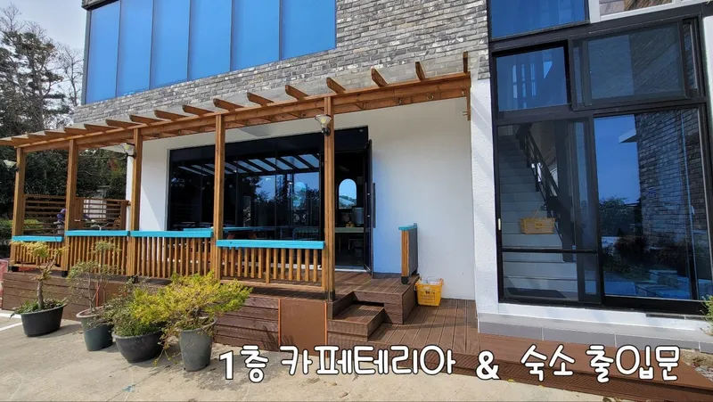 [Namwon, Seogwipo][Room 203] Spacious 2-person spa with cool view terrace and cool duplex 46