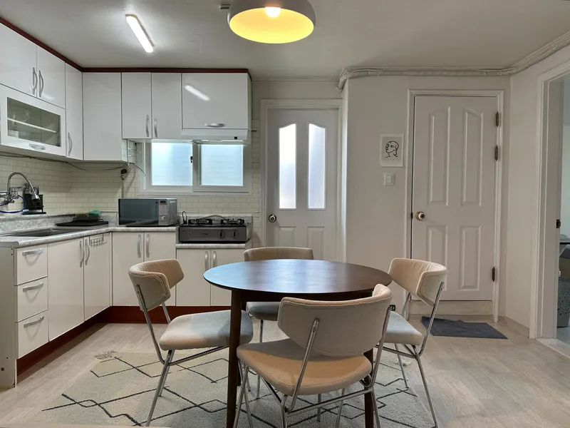 [Seodaemun, Seoul][Seoul Mapo] 7-minute walk from Hongik Univ. Station, three-room 8