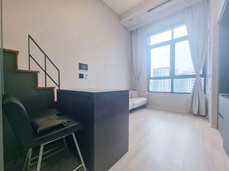 [Songpa, Seoul] Fully-furnished duplex studio with lake near Jamsil 2 8